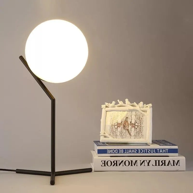 Nachttischlampe Design Glaskugel