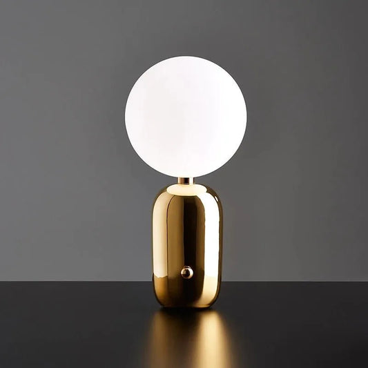 Nachttischlampe im Kugeldesign