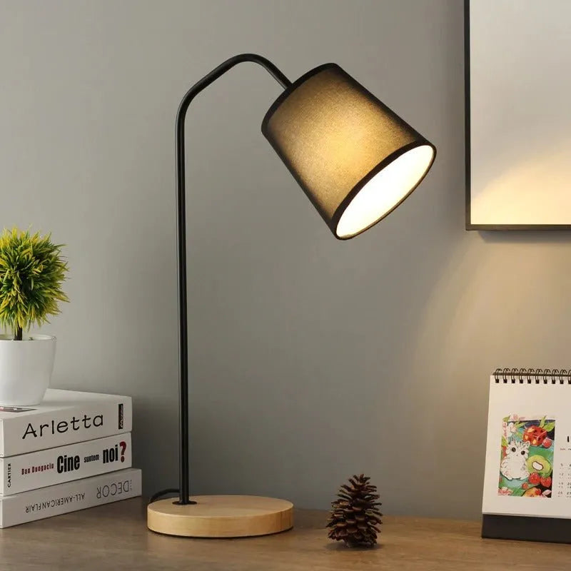 Nordische Industrielle Nachttischlampe