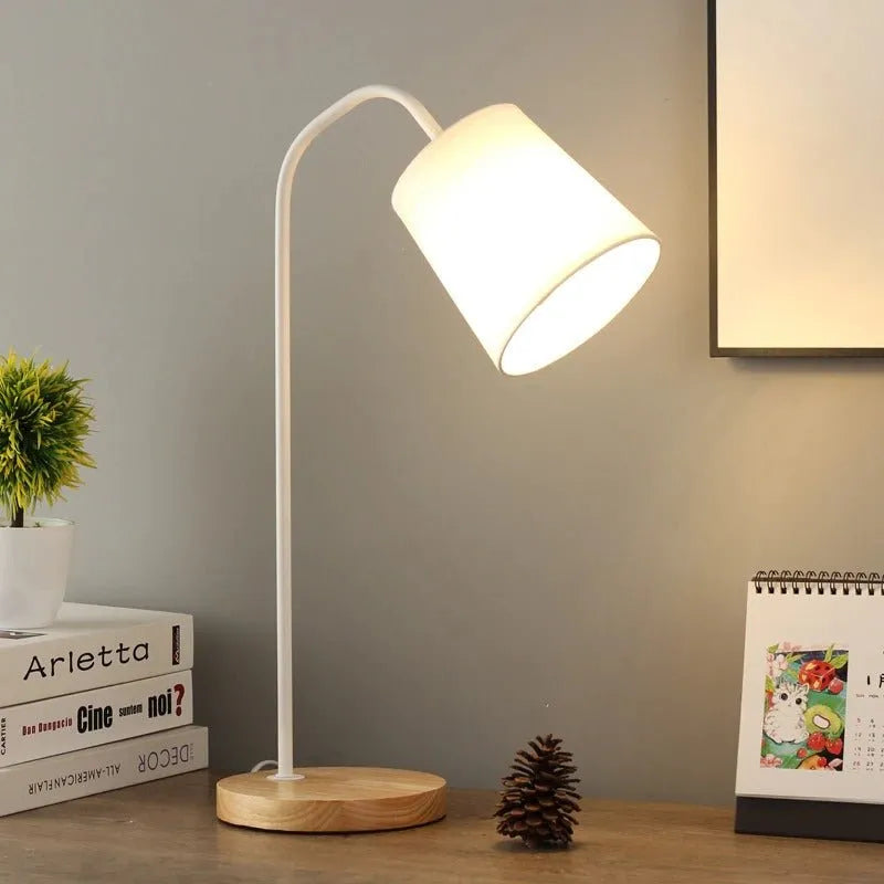 Nordische Industrielle Nachttischlampe
