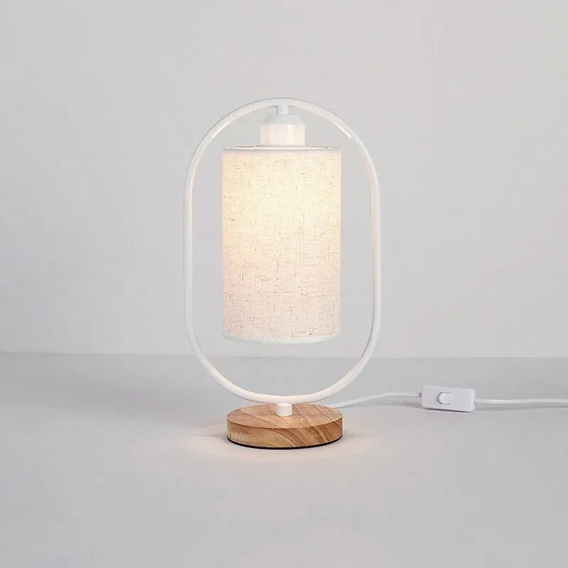 Nachttischlampe Holz im Industriedesign