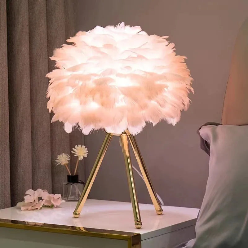 Nachttischlampe Schwanenfedern